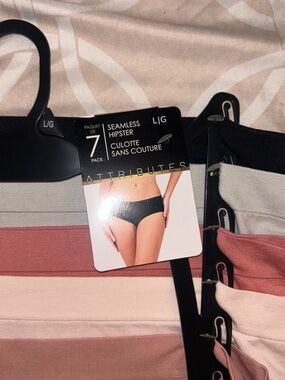 Seamless Hipster (6)-Pack Panties – Neutral & Black Mix